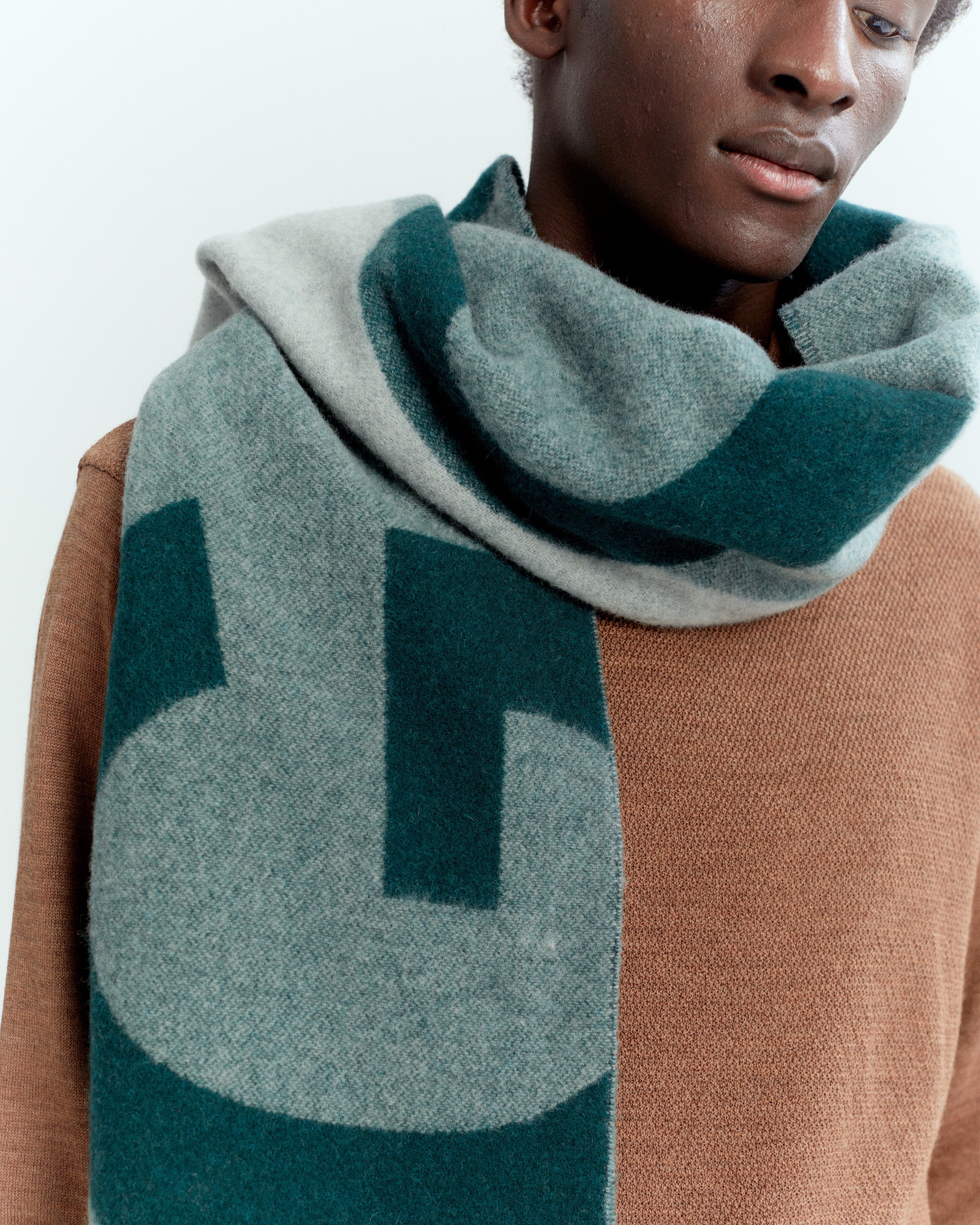 Reversible two-tone scarf