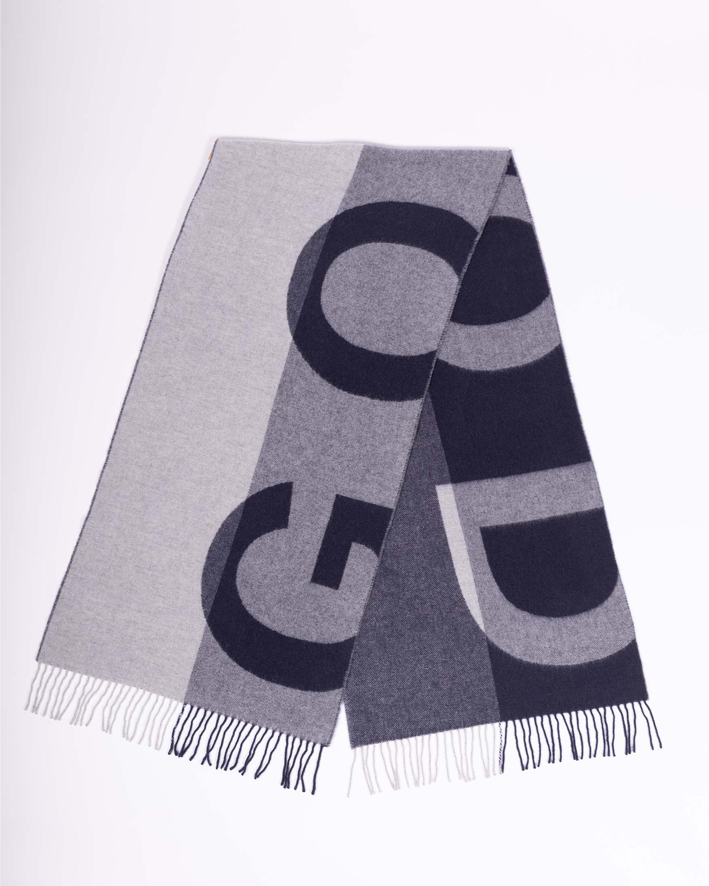 Reversible two-tone scarf