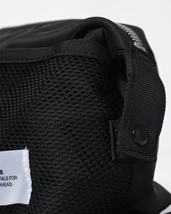 Ay Studios - Wash bag - Black